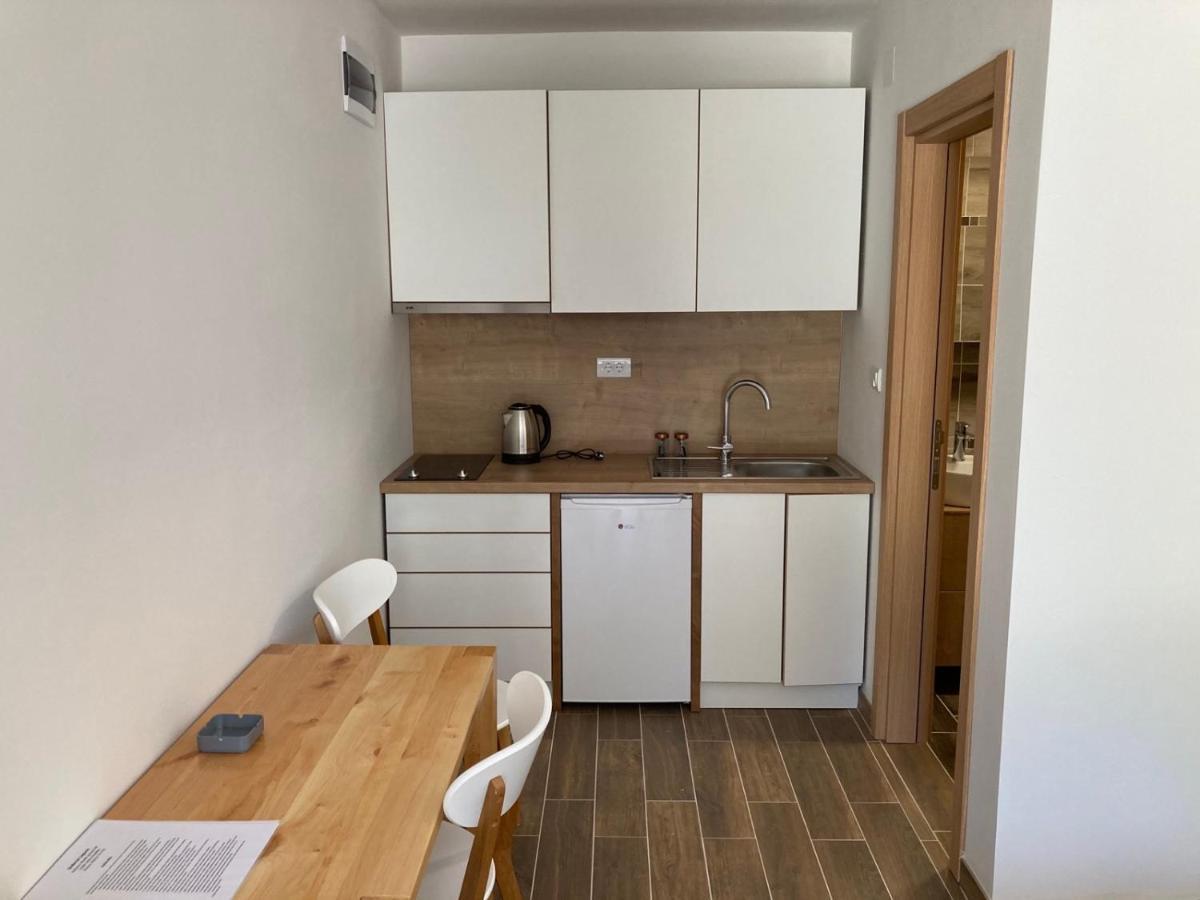 Srebrna Laguna Apartment Veliko Gradiste Bagian luar foto