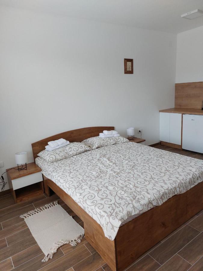 Srebrna Laguna Apartment Veliko Gradiste Bagian luar foto