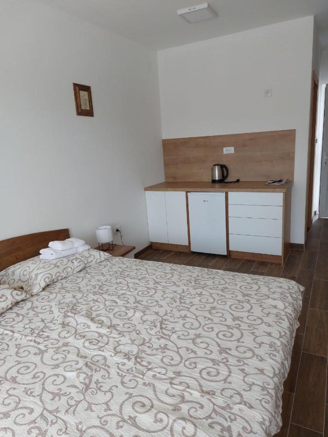 Srebrna Laguna Apartment Veliko Gradiste Bagian luar foto