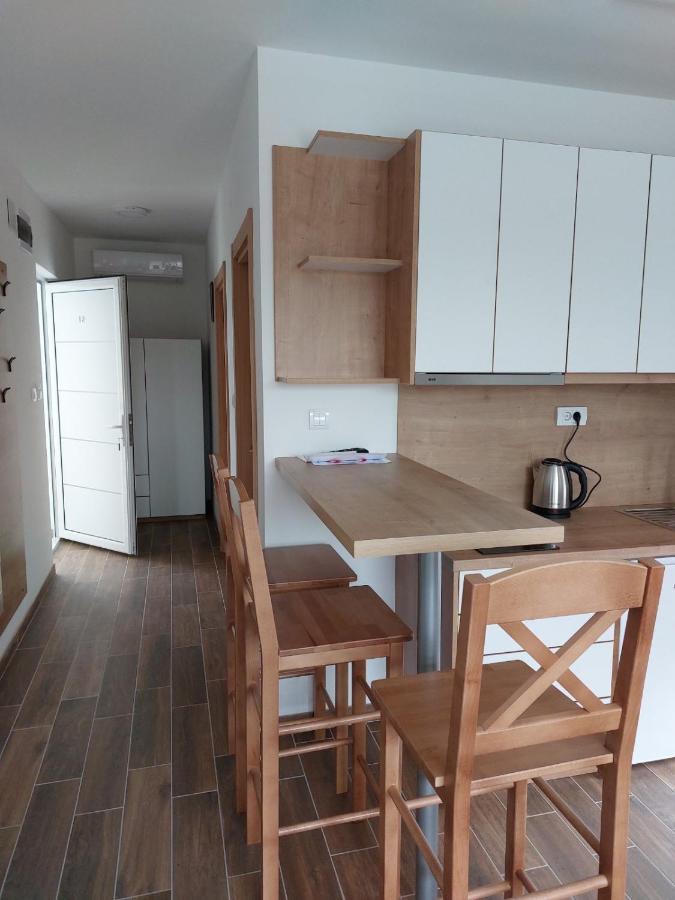 Srebrna Laguna Apartment Veliko Gradiste Bagian luar foto