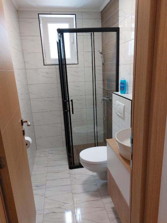 Srebrna Laguna Apartment Veliko Gradiste Bagian luar foto