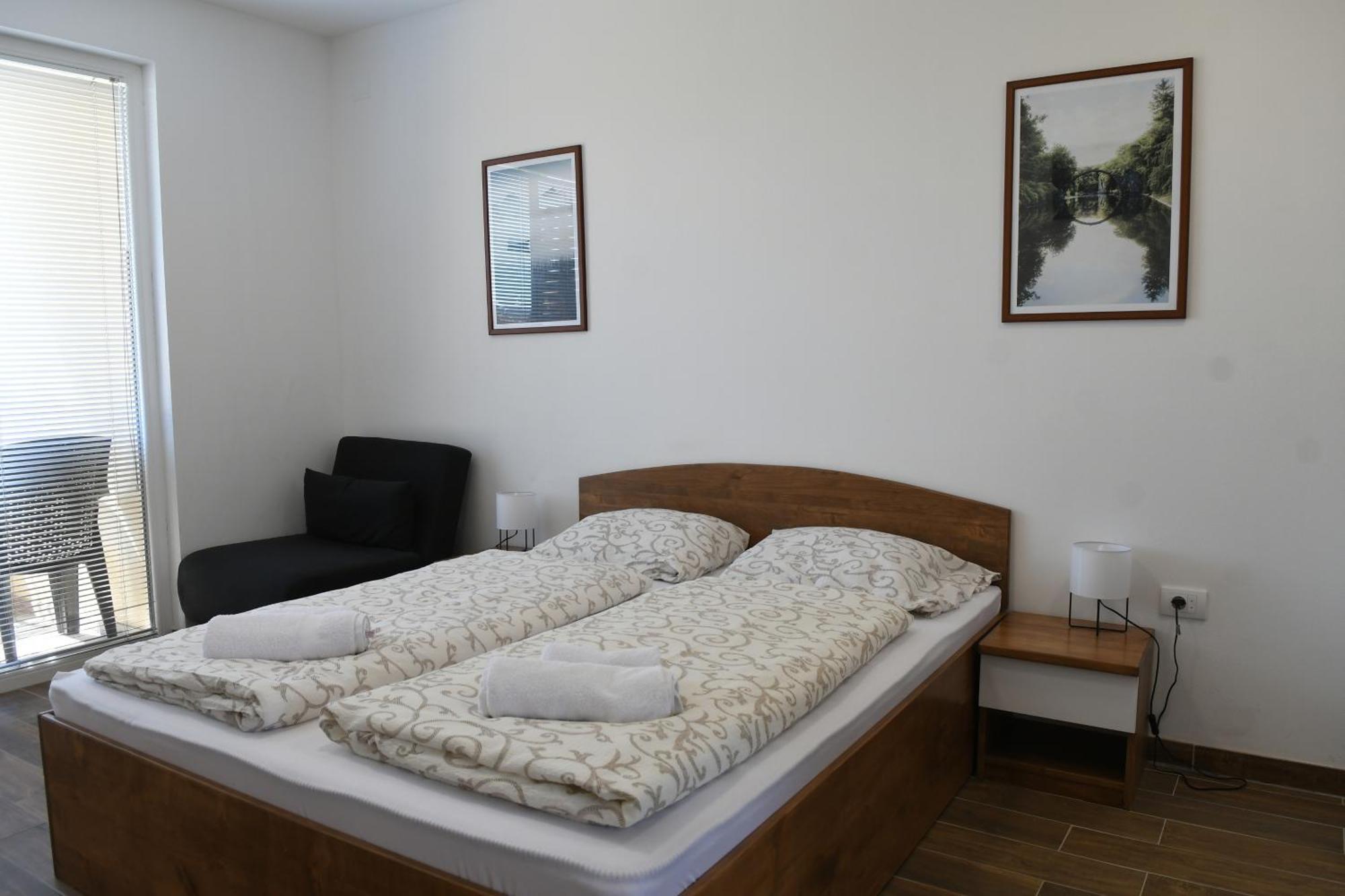 Srebrna Laguna Apartment Veliko Gradiste Bagian luar foto